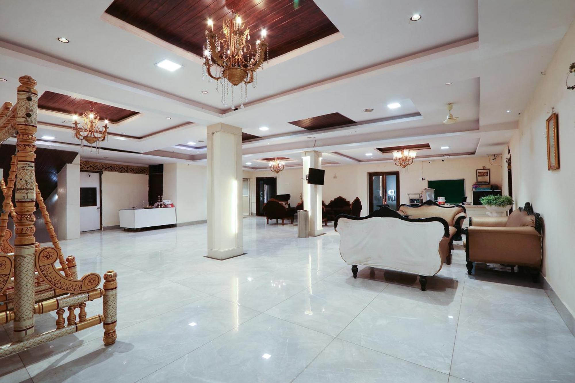 Fabhotel Maruthi Residency - Nr Metro Station Lakdikapul